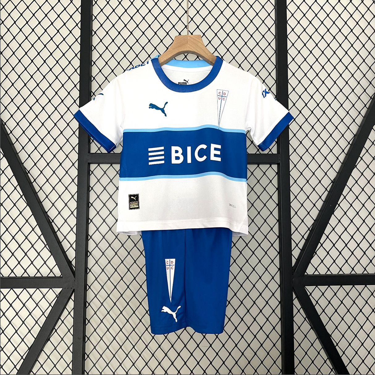 UNIVERSIDAD CATOLICA kid kit